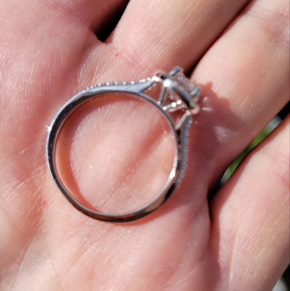 Nwot womens size 9 cubic zirconia and stainless ring the pics don't do it - Picture 2 of 7